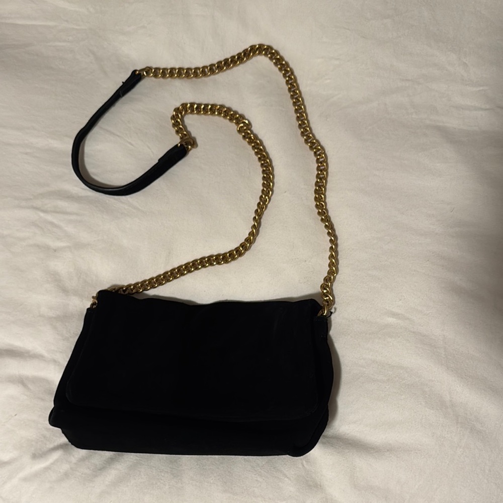 Elegant Black Shoulder Bag with Gold Chain